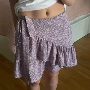 Jätte fin kjol från Shein, perfekt till sommaren! Använd endast några gånger 🌸🌸