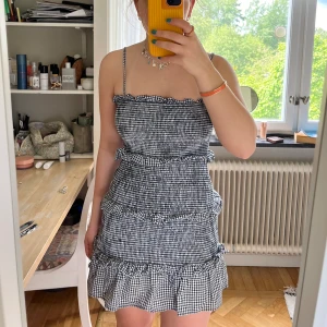 Miniklänning  - Miniklänning i rutigt mönster från Bershka💗💗 vit/svart rutig 