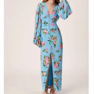 Adoore Positano Dress - Positano klänning från Adoore, använd 1 gång.   (Två knappar har lossnat men har dem så det är bara att sy på!)