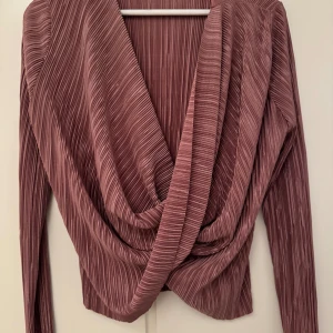 Blus från NAKD - Rosa blus från NA-KD. Fint skick. 