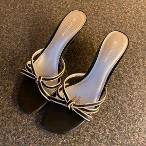 Klackskor - Världens sötaste små klackar från naturalizer💕💕strl 38 men ganska smala/små så passar nog även 37🫶🏼