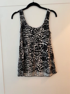 Gina Tricot Topp - Topp/Linne från Gina Tricot i XS