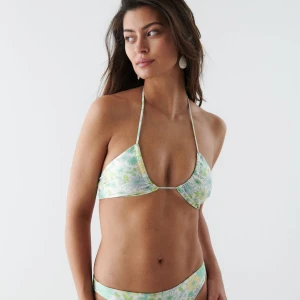 Bikini topp - Bikini överdel från Gina Tricot, annts en gång säljs då det egentligen var fel storlek.