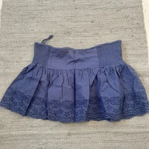 Kjol - Superfin kjol med broderi. 