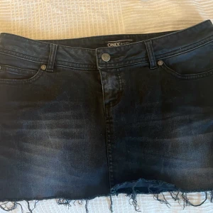 Jeans kjol - As snygg jeans kjol med coola fickor  Skriv om frågor osv💞