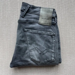 Replay Anbass Hyperflex - Tja! Säljer nu dessa Replay anbass hyperflex i en skön färg! | Storlek: 28/30 | Skick: 9/10 | Nypris = 2000kr, mitt pris, endast 599kr