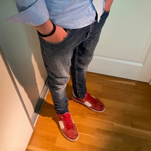 Tiger of Sweden jeans - Tja säljer as feta mörkblåa tiger of Sweden jeans. Storlek 31/34 . De är i perfekt skick. Nypris 1600 mitt pris 200