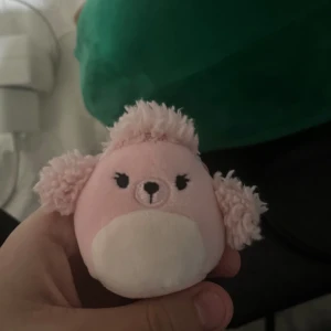 Squishmallow squishville  - En squishville pudel 