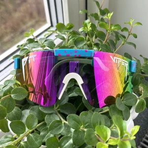 Äkta Pit Vipers - Säljer mina äkta Pit Vipers då dem inte kommer till användning. Använt men bra skick. Nypris 1 050 kr, säljer för 250 kr.