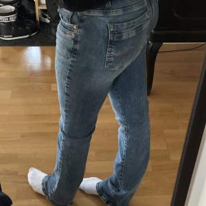 Lågmidjade jeans från LTB i modellen valerie. Super bra skick! Skriv om ni är intresserade!!!!🌸🩷