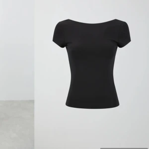 Topp gina - Säljer denna ifrån gina, aldrig använt den men råka dra av prislappen. 