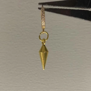 Örhängen  - Super fina örhängen. Köp en för 119kr eller ett par för 189kr. Kan göra båda i silver. Modell 035/036