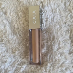 Concealer  - Concealer från Caia i färgen 2C. Använd två gånger. Säljer pga fel färg!