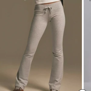 Low waist sweatpants - Så fina ”Cozy Chill Pants” från Nelly, helt oanvända med lappar kvar❣️ (råkade beställa två av samma) 💘Nypris: 349kr