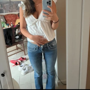 LBT Jeans - Säljer dessa jättefina bootcut low waist LBT jeansen, i färgen valerie. I superfint skick! Storleken är 24/30. Köpta för över 800kr. Skriv för frågor eller fler bilder!😍😍