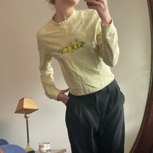 miss sixty - säljer denna superfrinamiss sixty tröja ! den är i strl m men liten och passar bra på mig aom har s ❤️hör av er vid frågor :) frakt tillkommer! kram🫶🏼