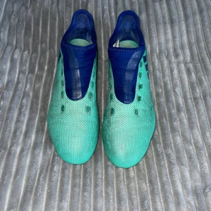 Adidas X - Adidas fotbollsskor storlek 43 1/3. Väl använda. 
