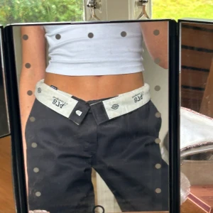Dickies Original 874 - Riktigt coola dickies byxor! Fläcken på bild 2 är i spegeln o inte på byxan🥰orginalpris 799kr