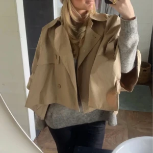 SÖKER - söker denna jacka från cos 