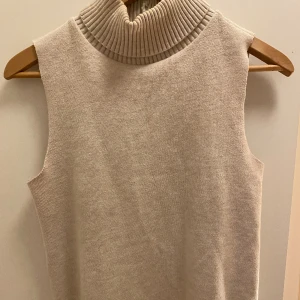 turtleneck  - kommer inte till användning! strl s/m Köparen står för frakten!