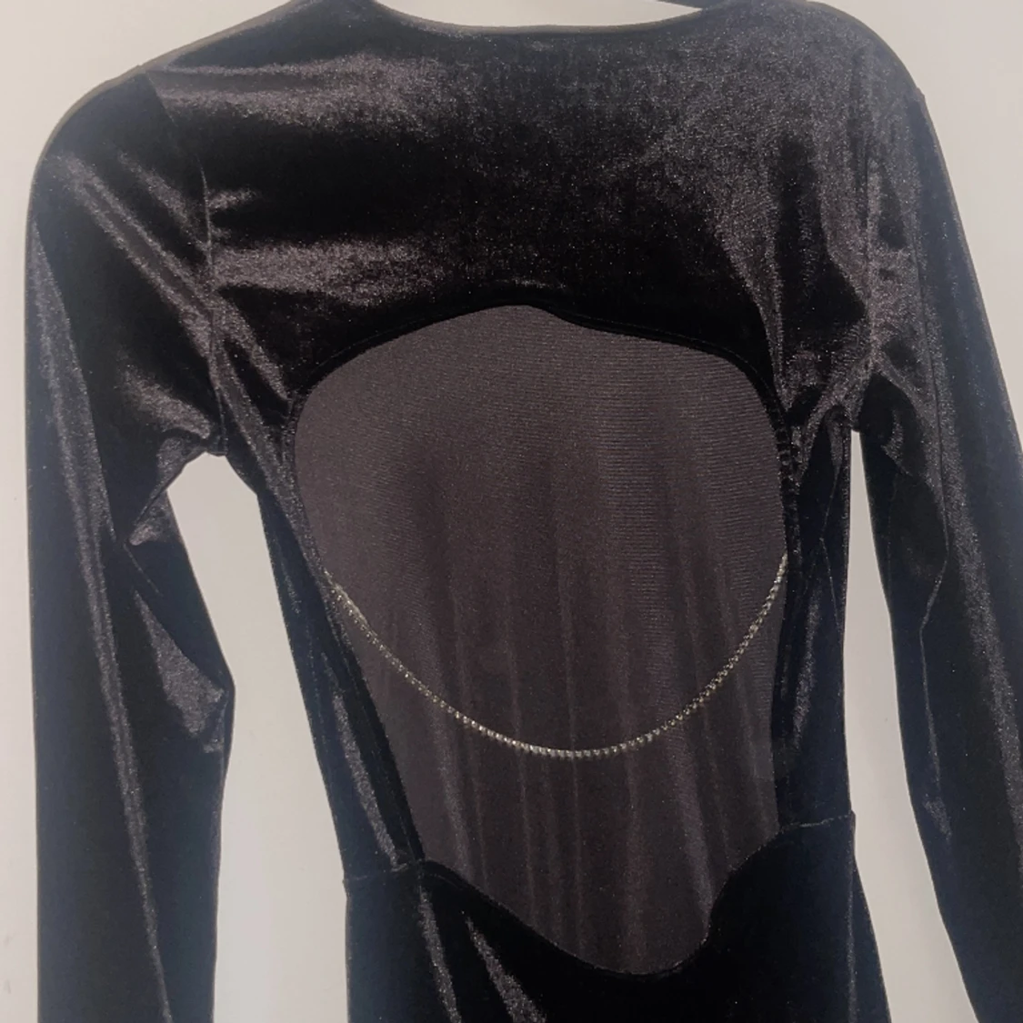 Svart sammets klänning med öppen rygg🖤 - 90