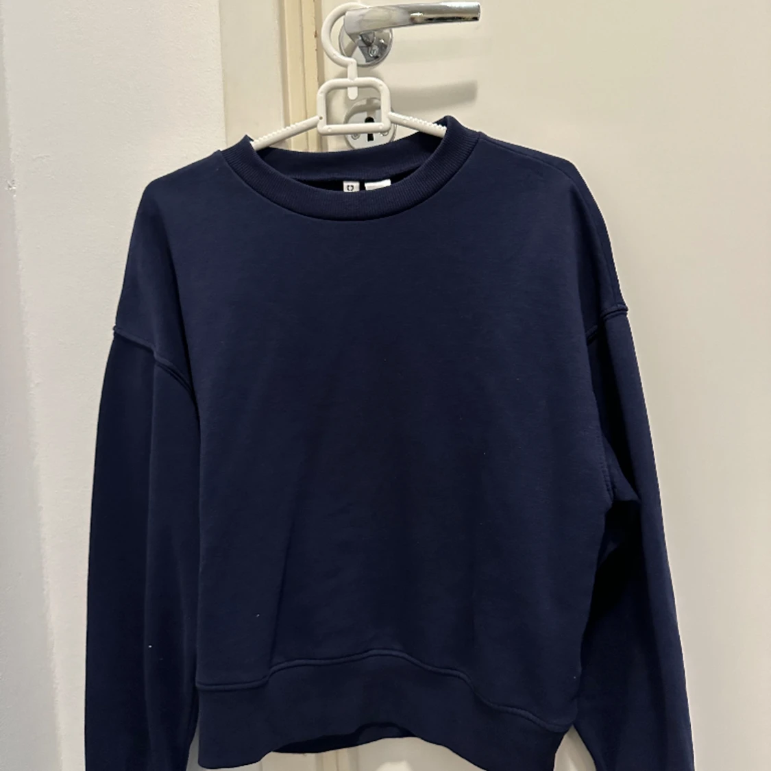 Mörkblå tröja - 90