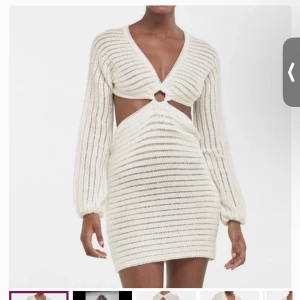 Söker  - Söker den här klänningen från Bershka i storlek XXS eller XS eller S❤️❤️