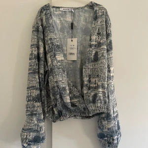 Blus  - Blus från NAKD helt oanvänd, prislapp kvar 