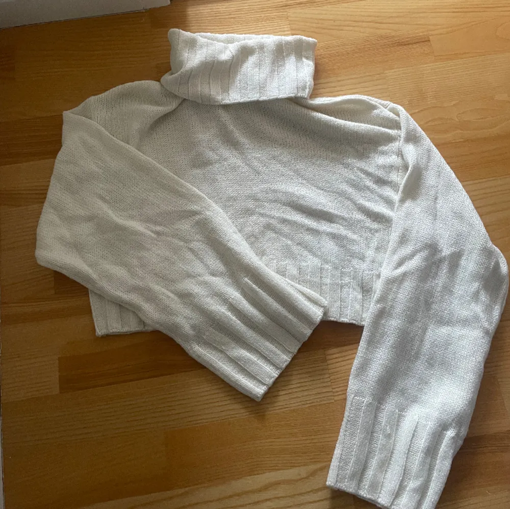 Stickad tröja från HM i storlek s💗. Tröjor & Koftor.