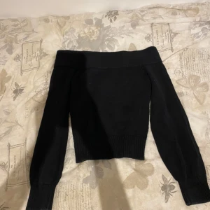 Offshoulder tröja - Fin offshoulder tröja som inte kommer till användning, du står för fraken 🫶🏼