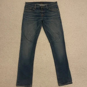 Nudie dude Dan  - Hej! Säljer nu dessa super snygga nudie jeans. Toppskick! Inga defekter. Modellen heter dude dan. Sitter slim 