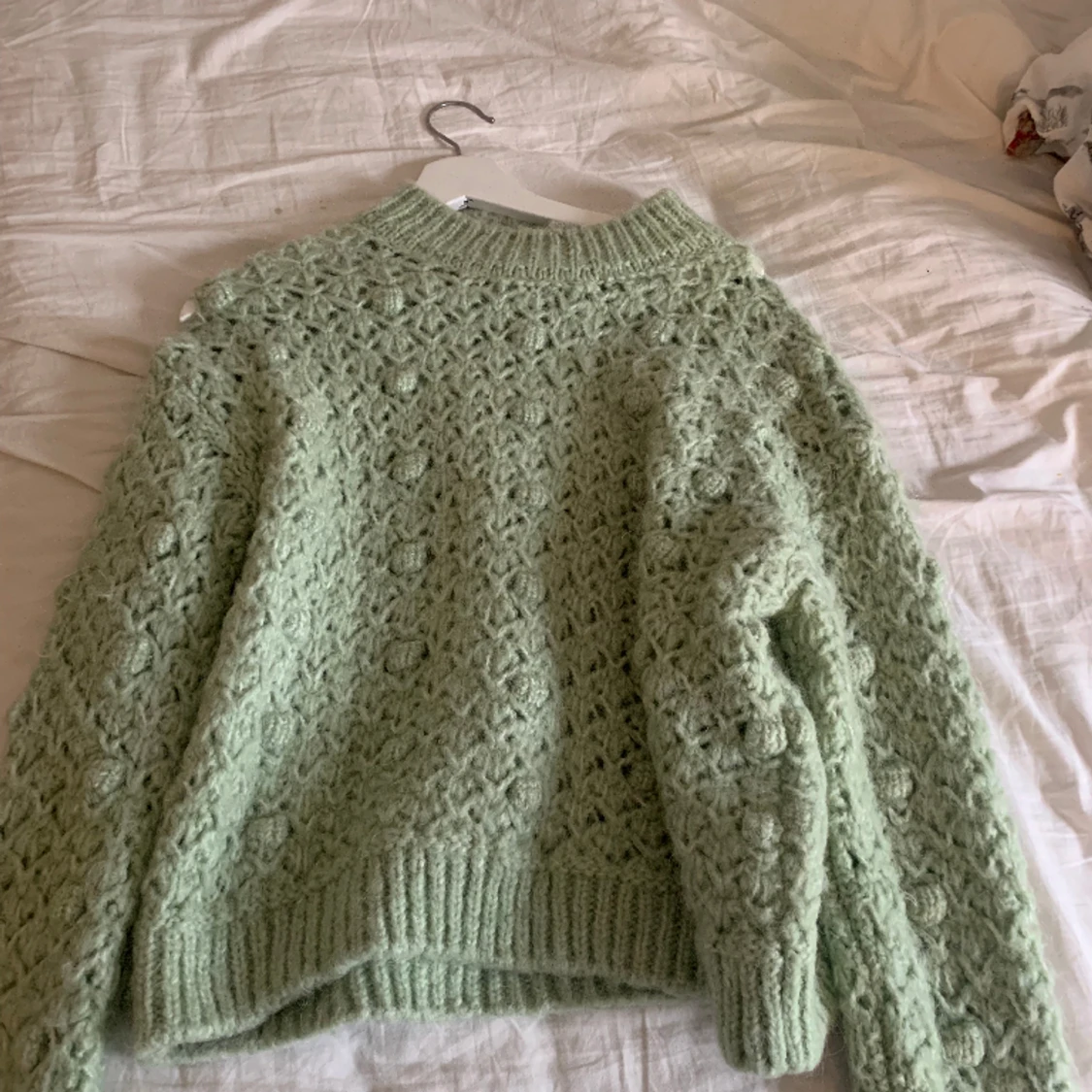 Stickad tröja mango