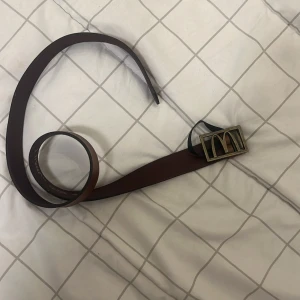 McDonalds bälte  - Säljer detta McDonalds bälte 120 cm. Inte använd. Pris kan diskuteras vid snabb affär 