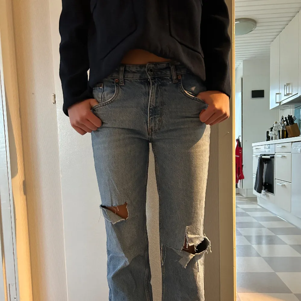 Snygga jeans från zara 💘. Jeans & Byxor.