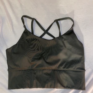 Top från soc  - Sport bh/top. Använd fåtal gånger så i bra skick.