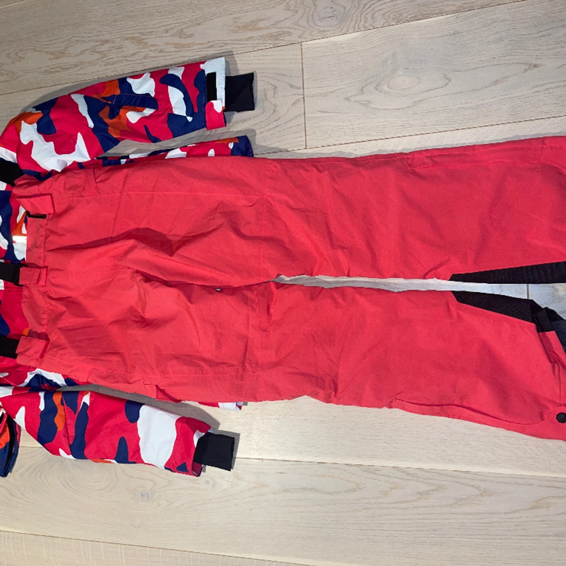 Dam/ barn Skidkläder/skidställ (skidjacka + skidbyxor+ skidhandskar) Stl S 160cm - 91