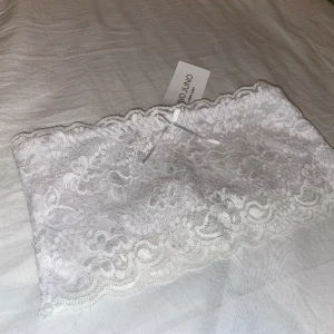 tub topp - En vit liten tub topp Köpt second hand för 199 säljer för 100