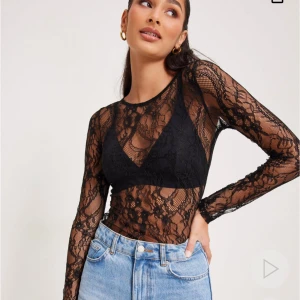 Spetstopp - Superfin långärmad spetstopp, aldrig använd prislappen är kvar, är storlek XXL men skulle säga att den är liten i storleken så passar även L