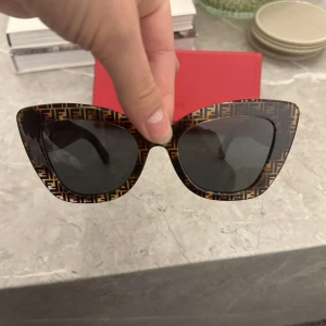 solglasögon  - Solglasögon ifrån fendi! Helt nya! Kvitto finns! 🌸🌸