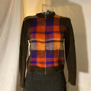 Kofta från Stefanel i strl 36/38  - Köpt precis här på här på Plick men passade inte mig :( så synd för den är väldigt fin. Bilden är Minnas @grvo 