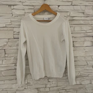Stickad topp vila  - Vit stickad tröja från vila 