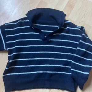 Stickad tröja🫶🏼 - Stickad tröja ifrån Shein! Säljs då den är för liten💕