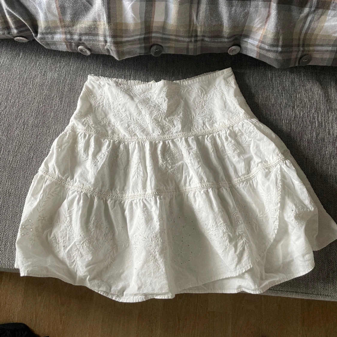Kjol med brodering - 90