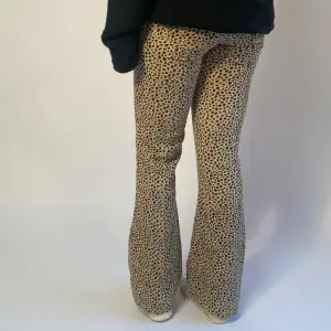 Snyggaste bootcut leopardjeansen! 