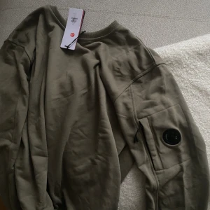 Cp company - Cp company tröja som tyvärr satt för stor i storleken Storlek XL