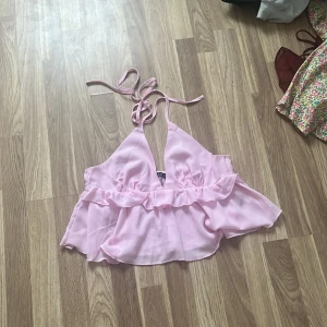 Topp  - Rosa topp som är förliten stl m men sitter som s endast testad 