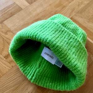 Green beanie. Keeps you very warm 💂👒  Size : one size  Material: wool blend  Condition: like new. 