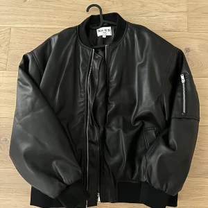 Bomberjacka NY! - Från NAKD, helt ny! Oversize fit, aldrig använd. 