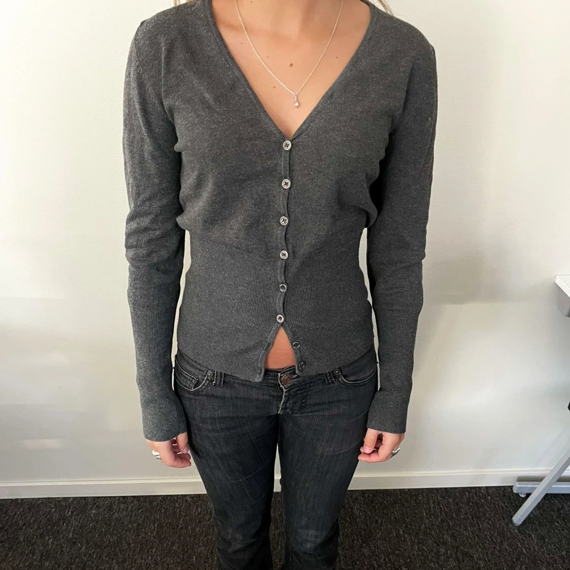 Grå kofta med knappar  - 90