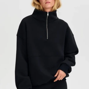 LXA half zip - Säljer denna sweatshirt från lxa the label, aldrig använd!